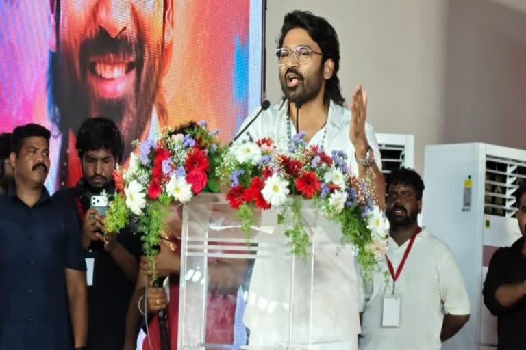 தமிழனாக எனக்கு 2 தேசிய விருது கிடைச்சிருக்கு.. தட்டிவிடாமல் என்னை தட்டிக் கொடுங்கள்.. நடிகர் தனுஷ்!