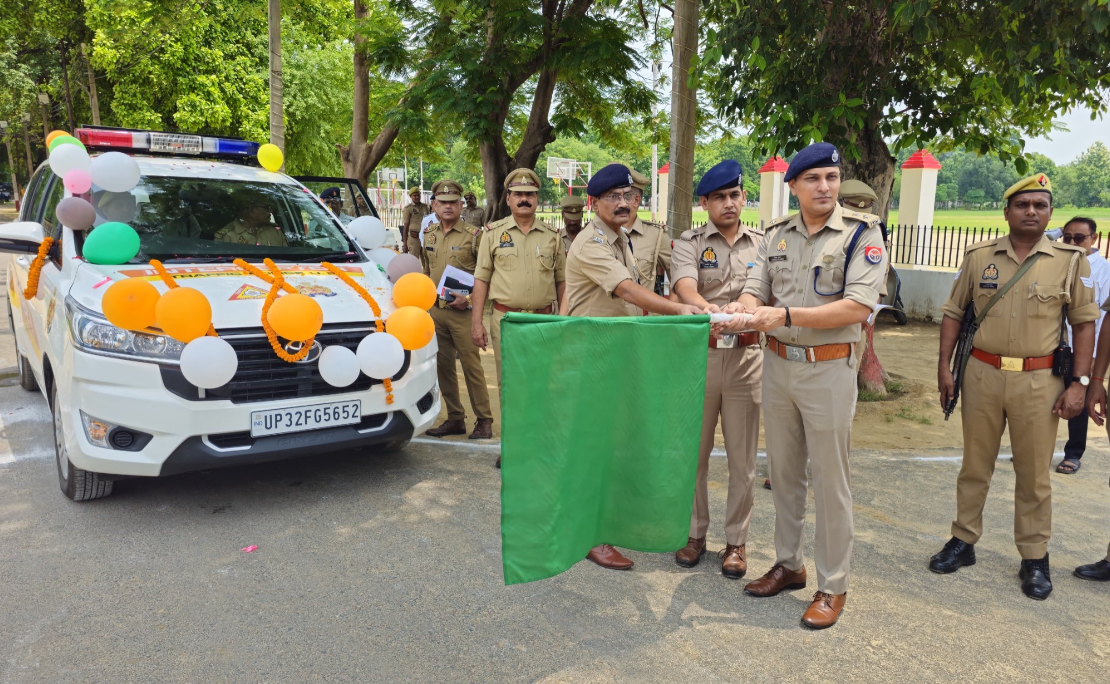 प्रतापगढ़: ट्रैफिक पुलिस ने इंटरसेप्टर कार से नियम उल्लंघन पर सख्ती बढ़ाई