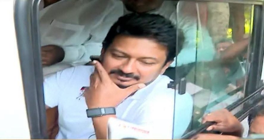 எதிர்க்கட்சித் தலைவர் உதயநிதி ஸ்டாலின் கைது செய்யப்பட்டார்