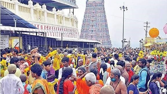 திருத்தணி முருகன் கோயிலில் ஆடிக்கிருத்திகை விழா: காவடிகளுடன் ஆயிரக்கணக்கான பக்தர்கள் குவிந்தனர்...