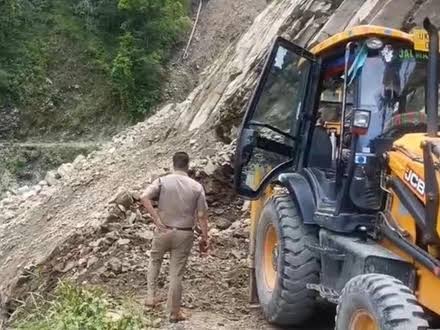 Villagers Risk Lives Using Excavator Bucket to Cross Landslide-Hit Road in Uttarakhand