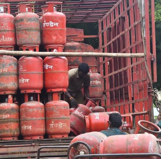 Gas சிலிண்டர் புது ரூல்ஸ்.. e-KYC செய்யாத வீட்டுக்கு கேஸ் வராது.. ஆக.16 க்குள் இதை செய்யணும்..