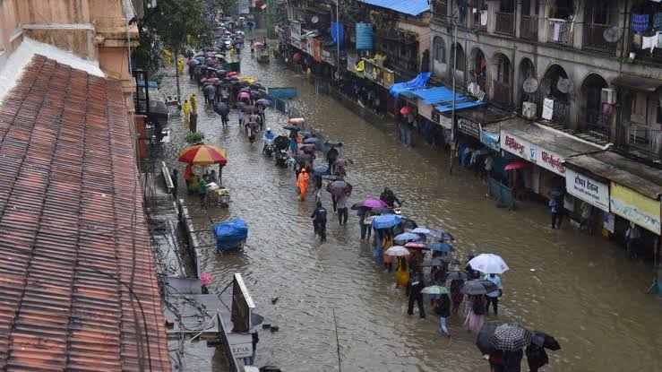 Mumbai Rains: IMD Issues Orange Nowcast Warning, Heavy Showers and Gusty Winds Expected Over Next 3 Hours
