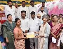 மக்கள் தொடர்பு திட்ட முகாமில் 126 பயனாளிகளுக்கு ரூ.2.42 கோடி மதிப்பீட்டில், நலத்திட்ட உதவிகளை காஞ்சிபுரம் கலெக்டர் சினேகா வழங்கினார்...