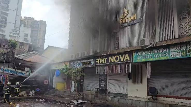 Fire Breaks Out in 22-Storey Alivn Tower in Mumbai's Byculla; No Injuries Reported