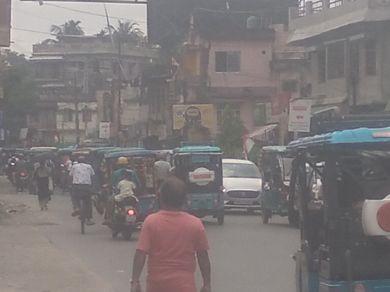 UNAUTHORIZED VEHICLES RUSH AFTER THAT ANNOUNCE MINISTER