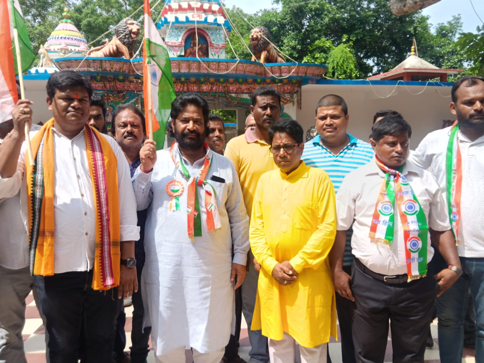 Tricolor Procession and Bike Rally Stir Patriotic Fervour in Dasharathpur.  Hundreds join ‘Har Ghar Tricolor’ campaign ahead of Independence Day.