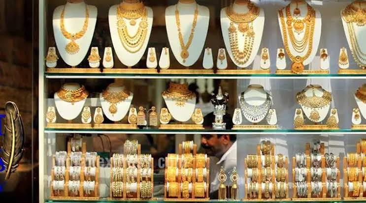 Delhi Jewellery Heist: Thieves Smash Car Window, Steal Gold And Diamond Jewellery Worth Over ₹2 Crore In Karol Bagh