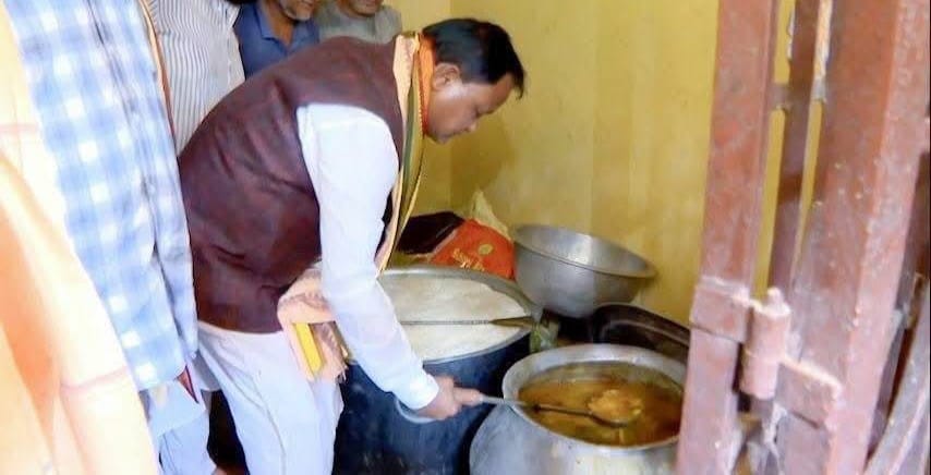 JAJPUR FLOOD RELIEF: A CM ON THE GROUND, RELIEF AT THE DOORSTEP