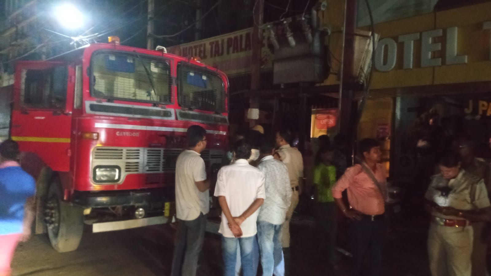 তারাপীঠের ভয়াবহ অগ্নিকাণ্ডের রেশ কাটতে না কাটতেই ফের হোটেলে আগুন