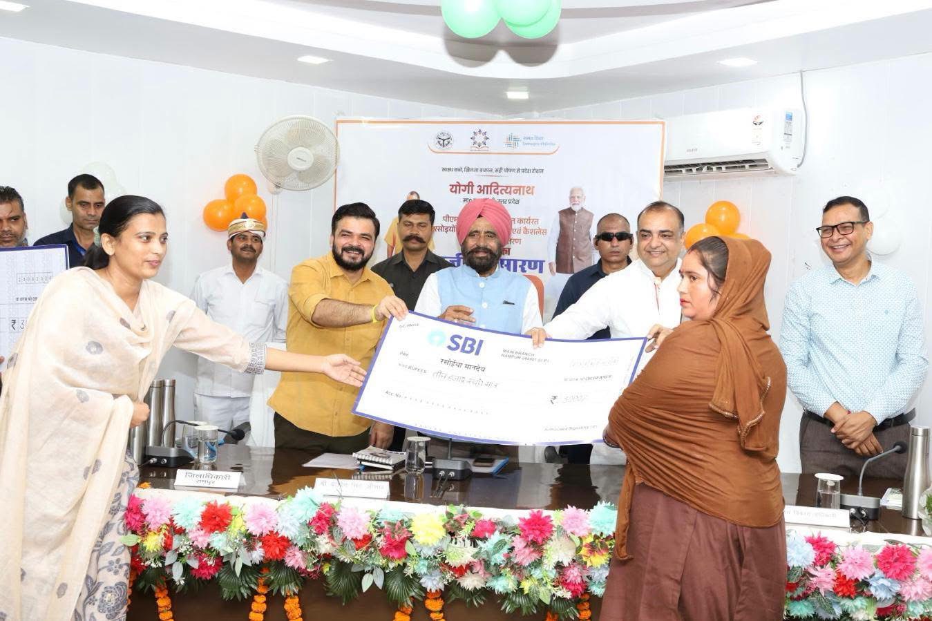 रामपुर की 3,712 रसोइयों को सरकार की बड़ी सौगात, मानदेय बढ़कर ₹3,000