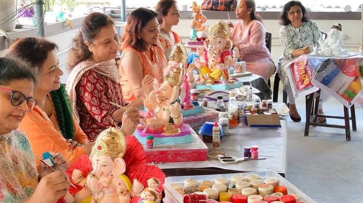 Thane Women Turn Ganesha Idol-Making Into A Green Initiative