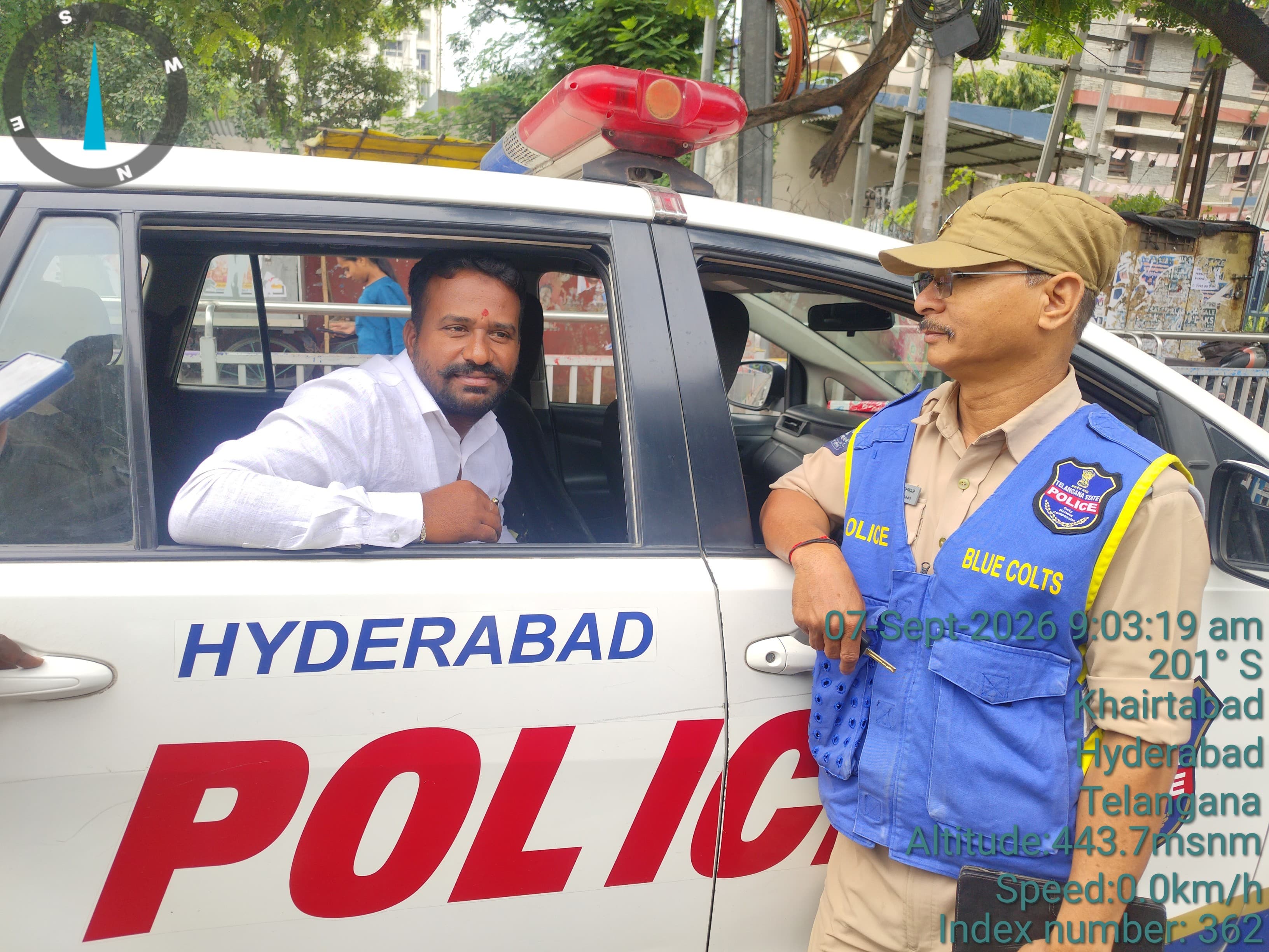 ఫీజుల బకాయి బిజెపి లడాయి మార్గమధ్యంలో అరెస్ట్.