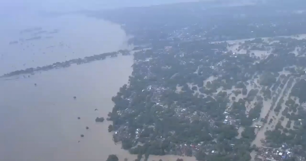 Malda Flood Situation: शहर में जलभराव से जनजीवन प्रभावित