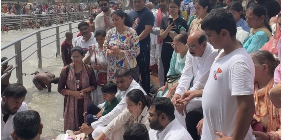 पंजाब के पूर्व कैबिनेट मंत्री चुन्नी लाल भगत की अस्थियां हरिद्वार में गंगा में विसर्जित