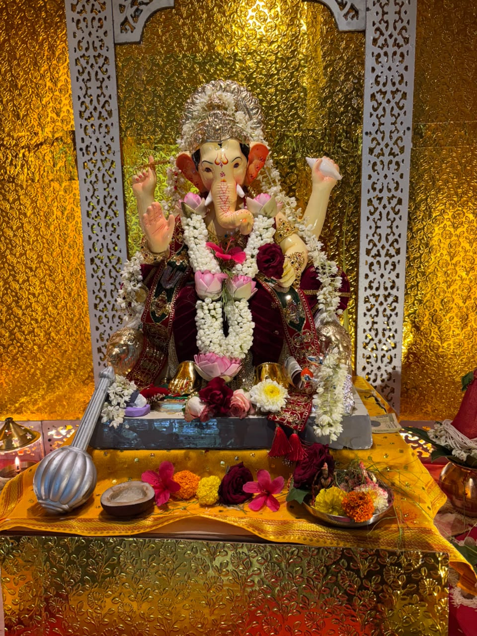 गणेश चतुर्थी की धूम: मुंबई और महाराष्ट्र में सजे गणपति के भव्य पंडाल