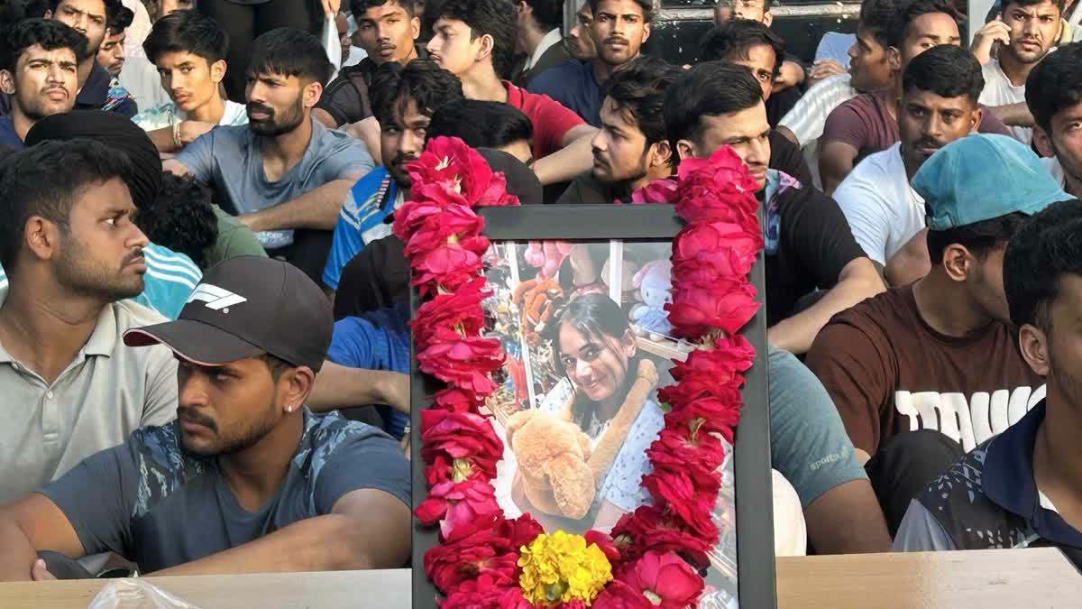 श्रुति की मौत के बाद LNIPE में छात्रों का प्रदर्शन, न्याय की मांग तेज