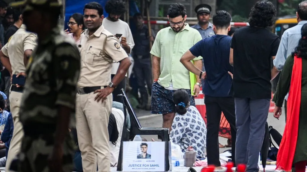 IIT बॉम्बे आत्महत्या: साहिल वाकोडे को परीक्षा हॉल से बाहर जाने के लिए कहे जाने का CCTV फुटेज सामने आया