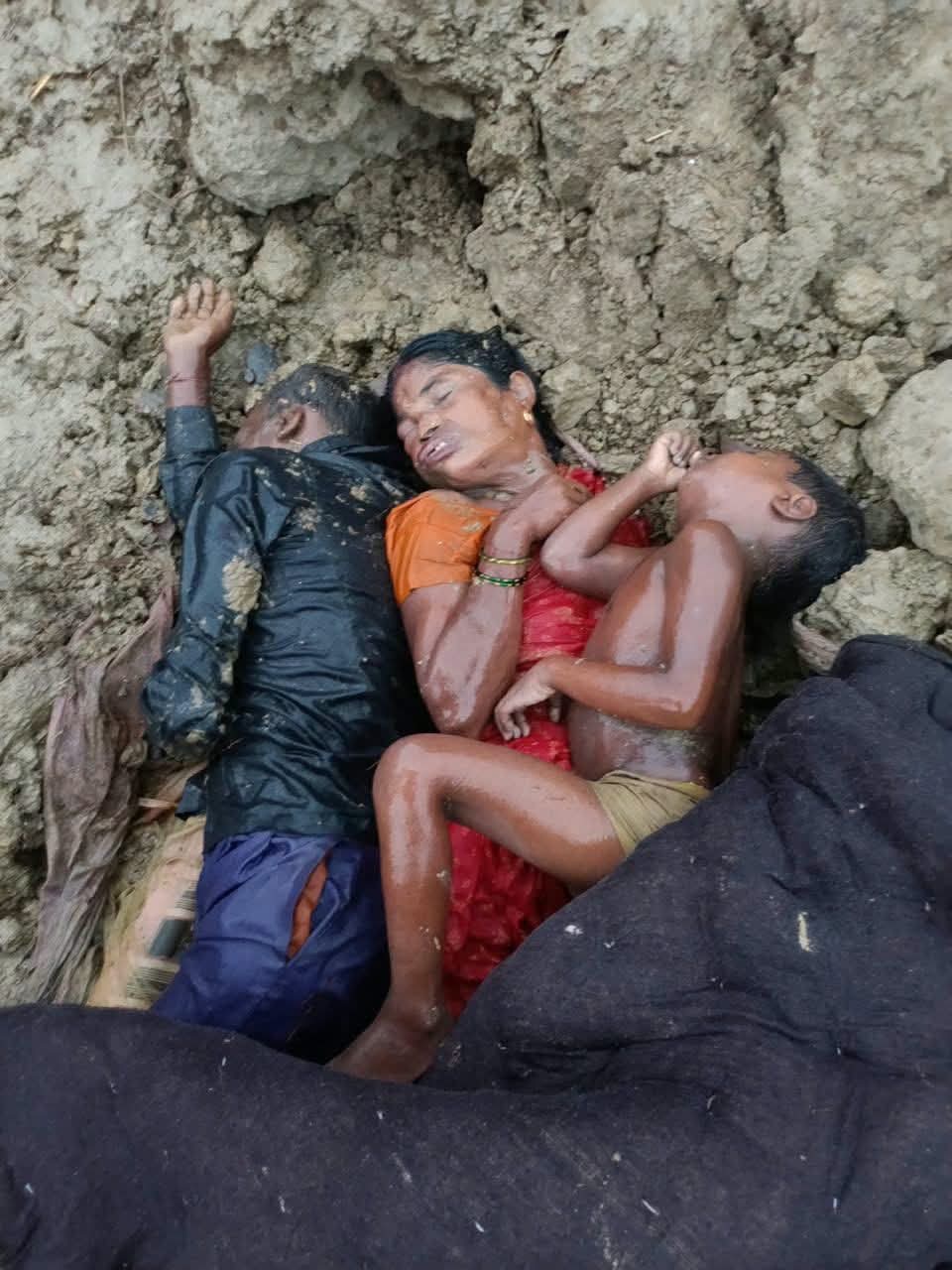 लखीमपुर खीरी में दर्दनाक हादसा: मितौली के रहमतपुर में बारिश से कच्चा मकान ढहा, बच्चे समेत 3 की मौत