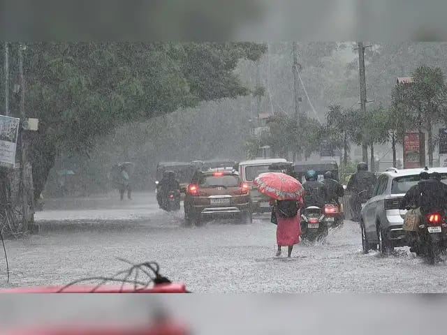 Heavy Rain Alert Issued for Several Tamil Nadu Districts