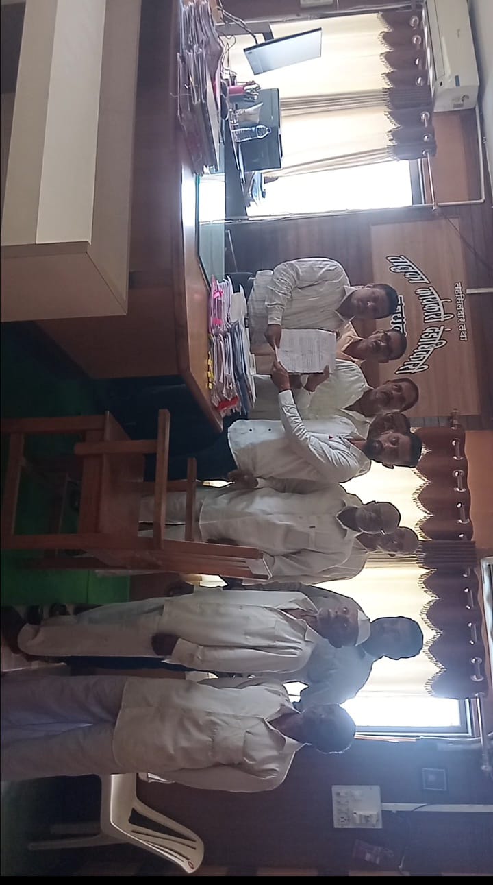 नियमित कर्जफेड करणाऱ्या शेतकऱ्यांना ५० हजारांचे प्रोत्साहन अनुदान द्या  कागल तालुका दुष्काळग्रस्त यादीत समाविष्ट करण्याचीही मागणी; पंधरा दिवसांत निर्णय न झाल्यास आंदोलनाचा इशारा