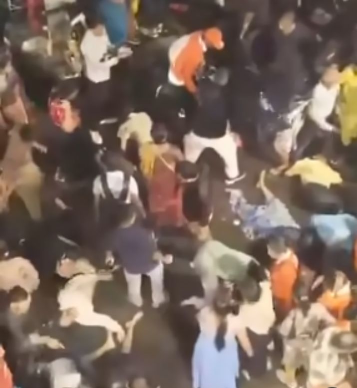 Kolkata Durga Puja Stampede: At Least 17 Dead, Dozens Injured as Crowd Surge Turns Deadly at Chorbagan Pandal