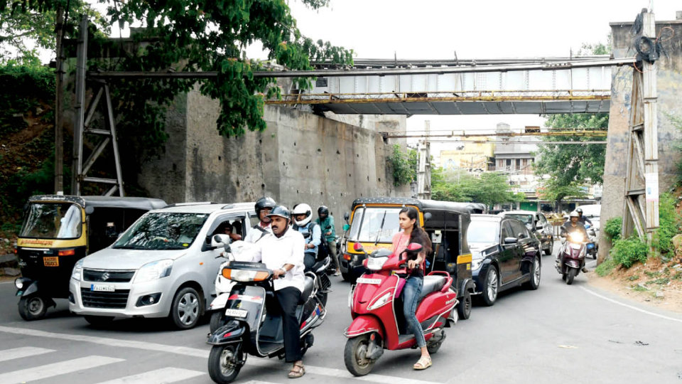 Traffic congestion increases near KG Koppal due to delay in railway underbridge work