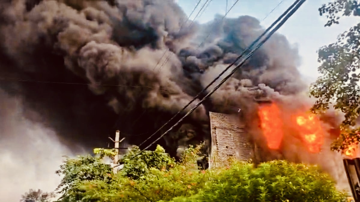 Fire Erupts at Paint Manufacturing Unit in Greater Noida; Emergency Teams Contain Blaze