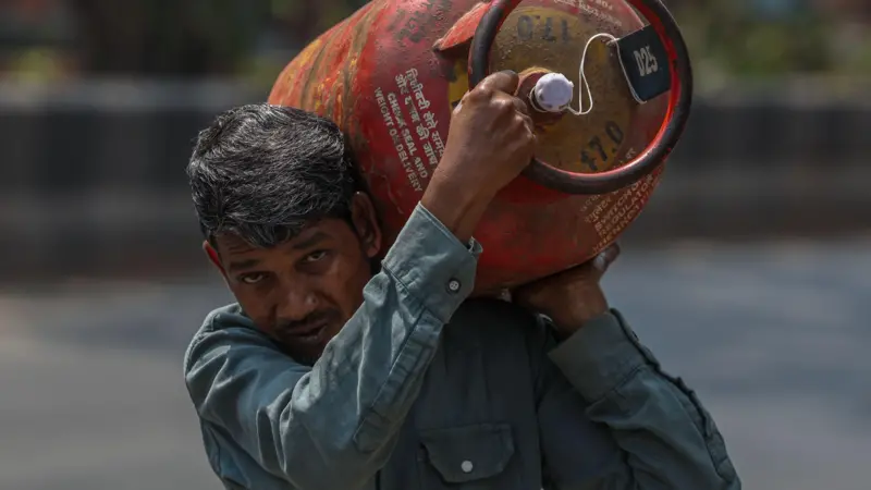 भारत में पिछले 10 साल में दोगुने हुए एलपीजी कस्टमर, आयात तीन गुना बढ़ा, उत्पादन का क्या हाल?