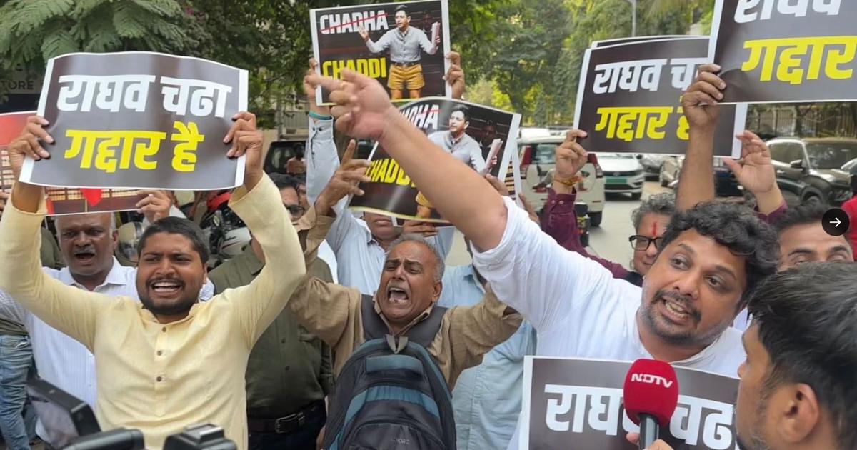 FIR Filed Against AAP Leaders Amid Protests Over Raghav Chadha's BJP Alliance