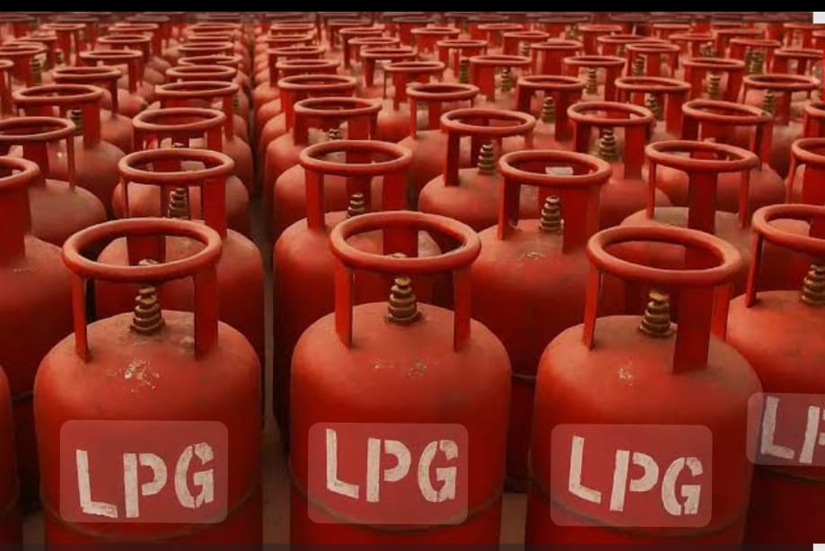 एलपीजी सिलेंडर की कालाबाजारी के आरोप, उपभोक्ताओं ने जांच की मांग की