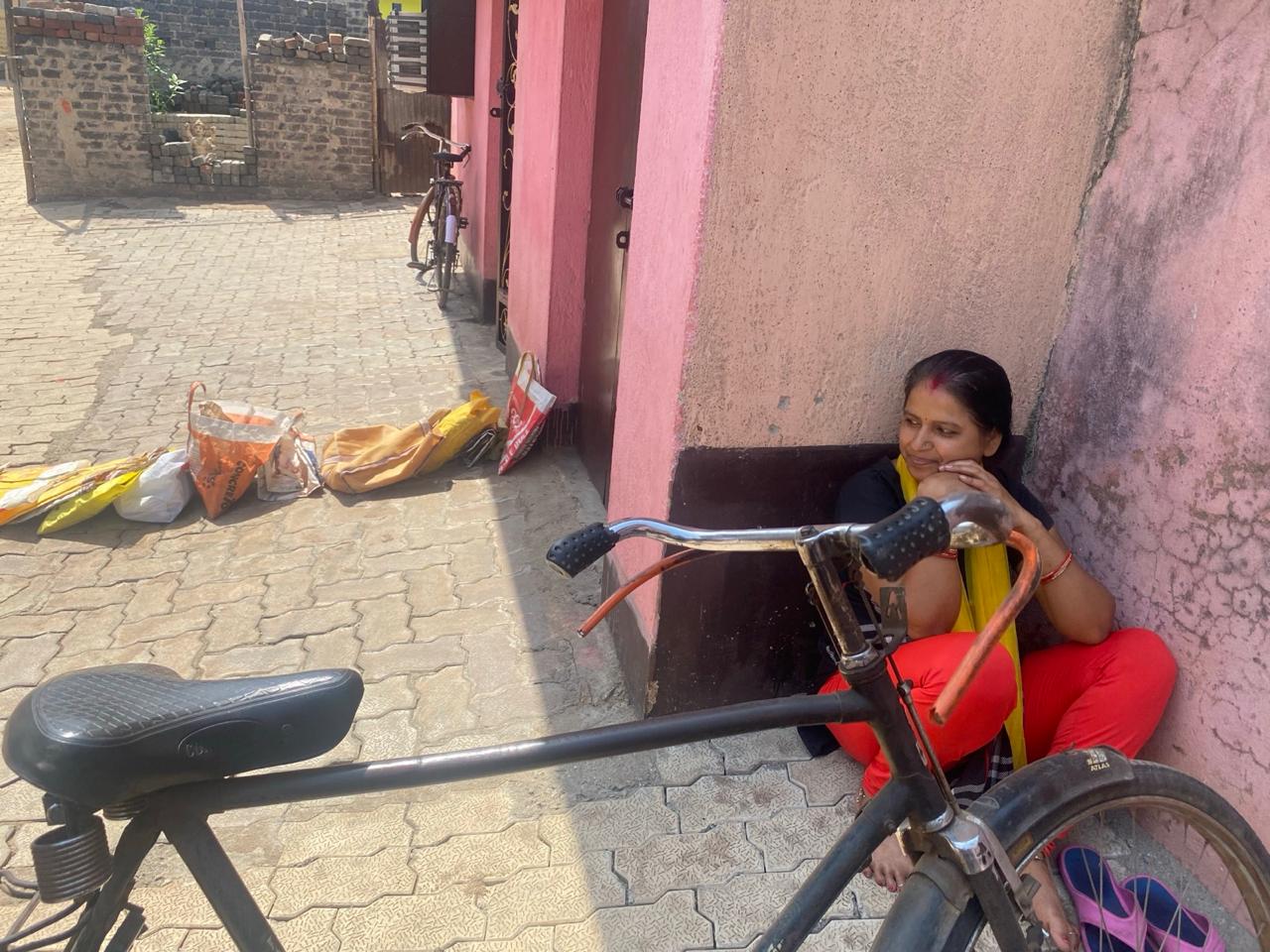 झारखंड के जमशेदपुर स्थित आदित्यपुर में, राशन कार्डों के तहत राशन की मात्रा में कटौती और वितरण में अनियमितताओं को लेकर शिकायतें सामने आई हैं।