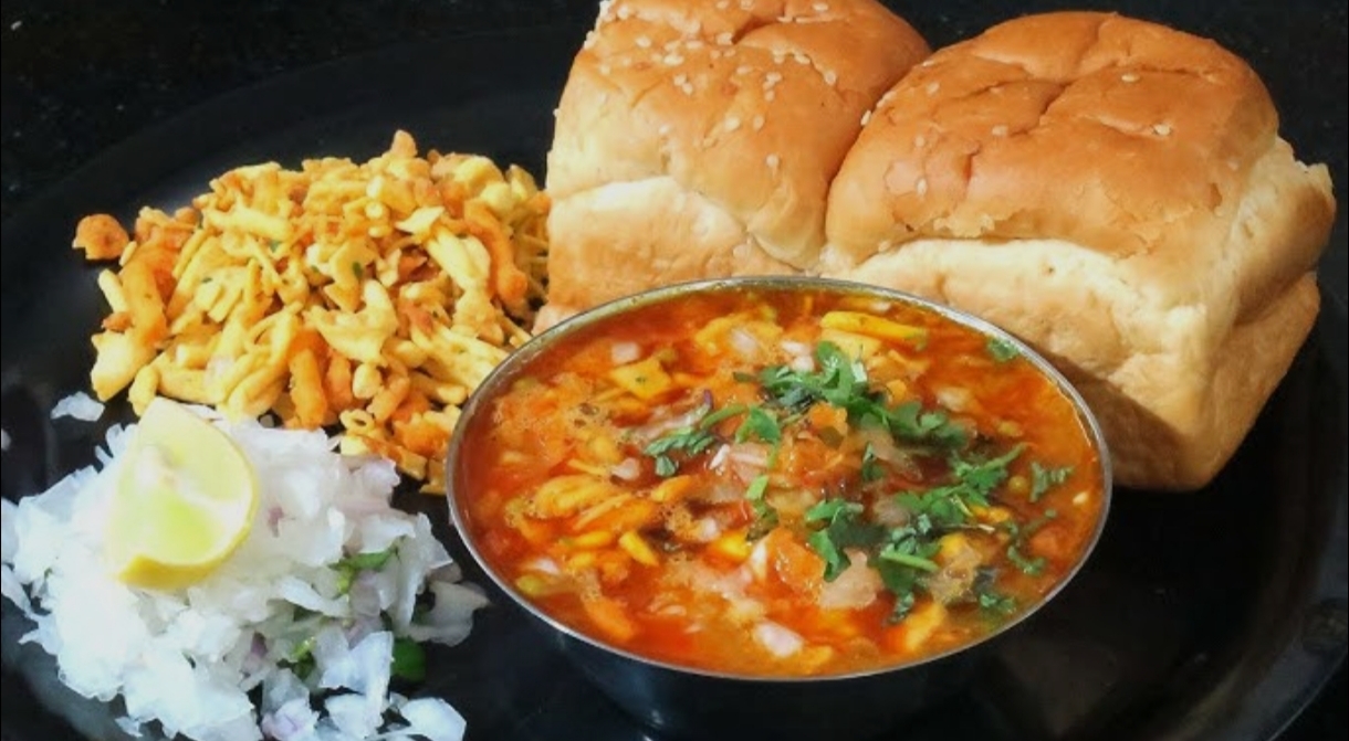 'मिसल पाव' महाराष्ट्र की फेमस डिस, कैसे पड़ा यह नाम