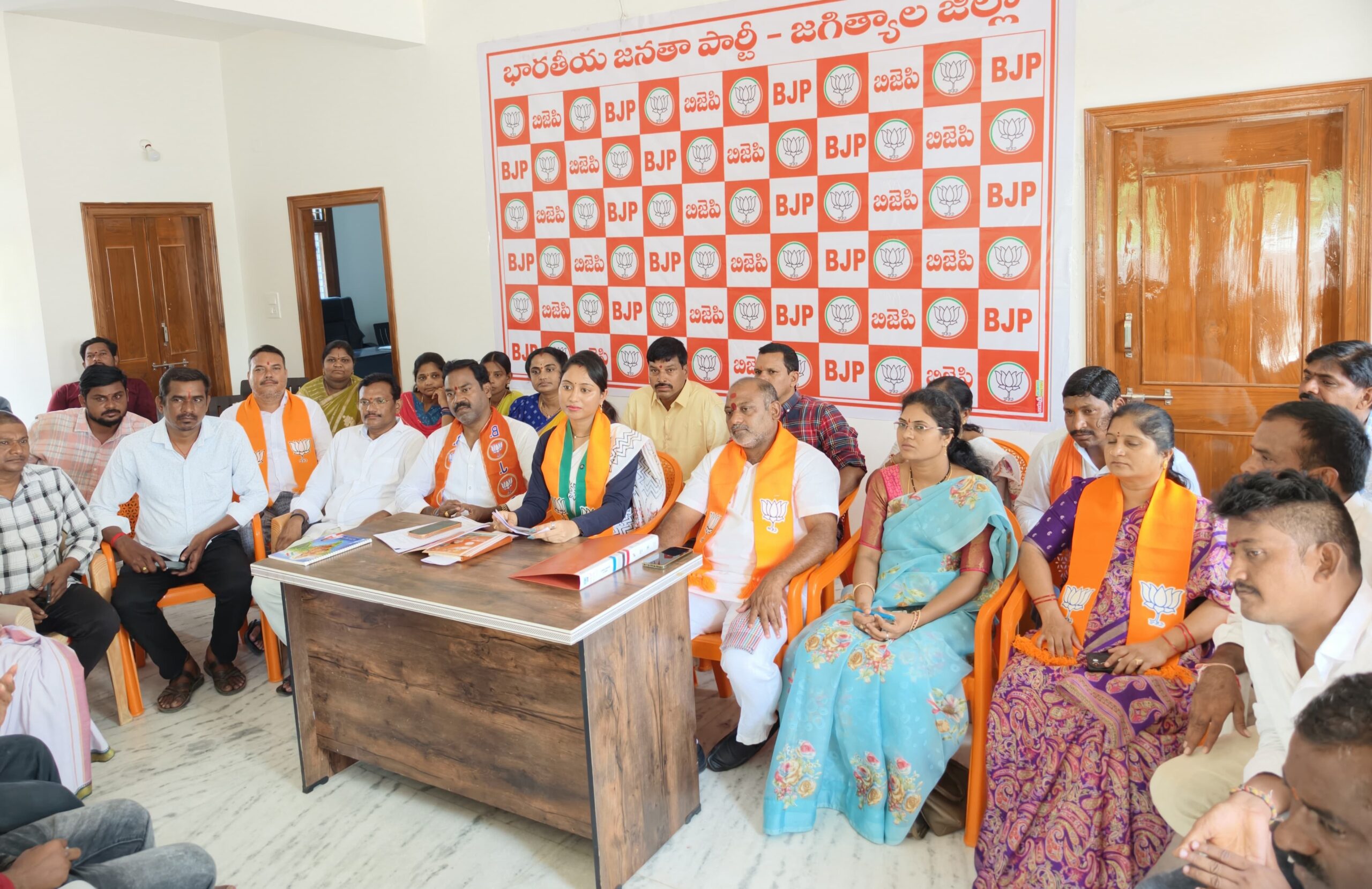 జగిత్యాలలో కేంద్ర విద్యాలయం అంశంపై బీజేపీ-ఎమ్మెల్యే మధ్య రాజకీయ విమర్శల