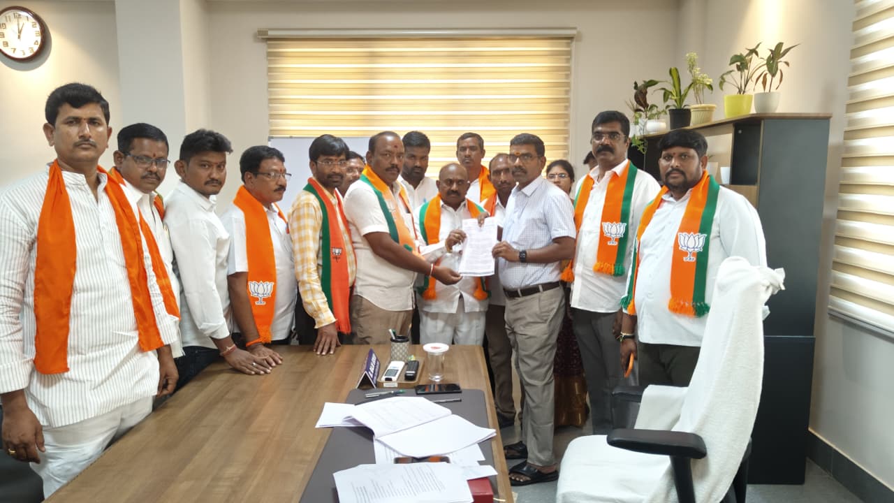 కొనుగోలు కేంద్రాల్లో రైతుల ఇబ్బందులు.. ధాన్యం కొనుగోళ్లు వేగవంతం చేయాలని BJP జగిత్యాల జిల్లా డిమాండ్