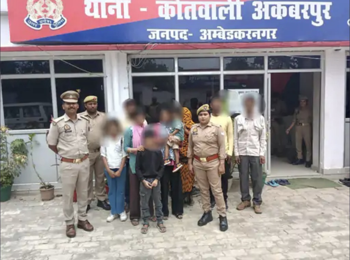 अकबरपुर पुलिस ने गुमशुदा महिलाओं,और बच्चों को किया बरामद: गुरुग्राम से सकुसल लाकर परिजनों को सौंपा