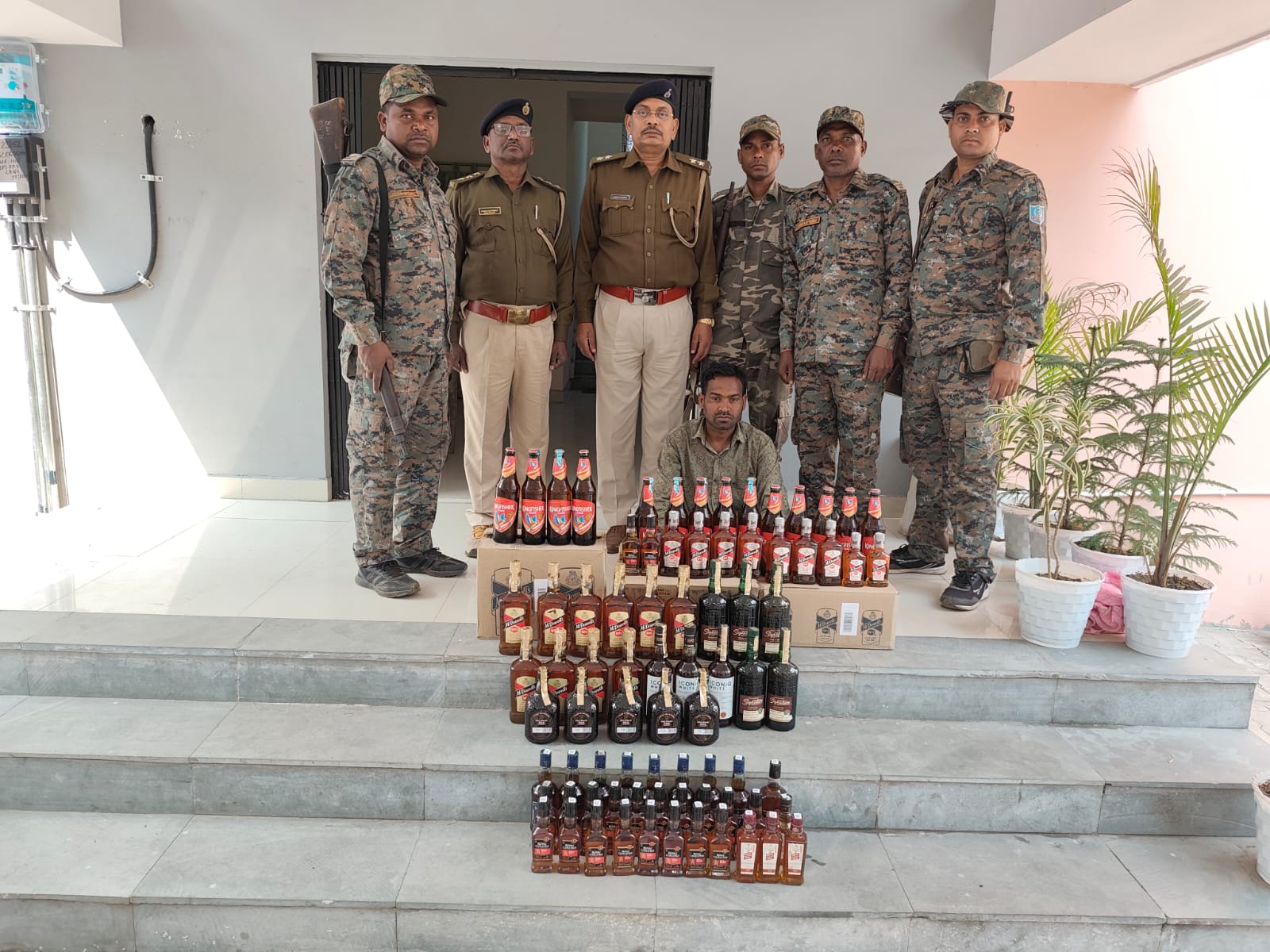 नगर निकाय चुनाव से पहले अवैध शराब पर प्रशासन की बड़ी कार्रवाई, दो छापेमारी में भारी मात्रा में विदेशी शराब बरामद