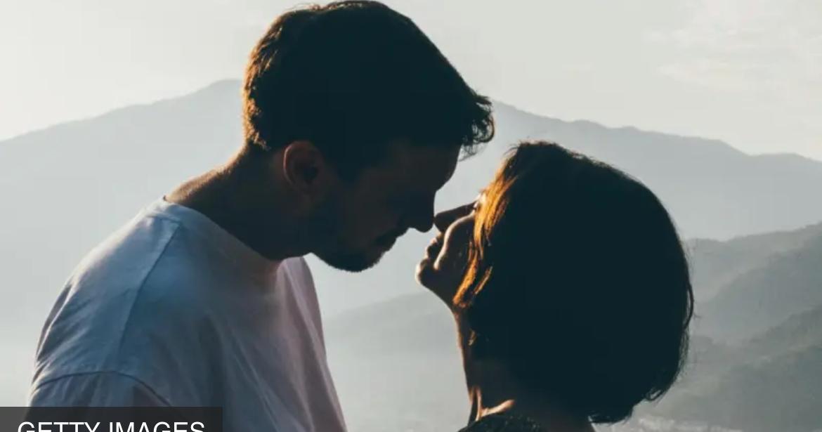 किस या चुंबन का इतिहास क्या है, जानिए वैज्ञानिकों ने इसके बारे में क्या पता लगाया