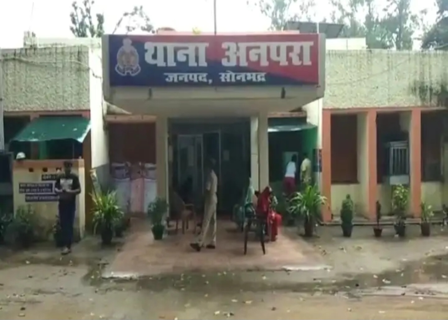 सोनभद्र मे बैंक सुरक्षाकर्मी की गोली से युवक घायलः कहासुनी के बाद चली गोली, सिक्योरिटी गार्ड हिरासत में