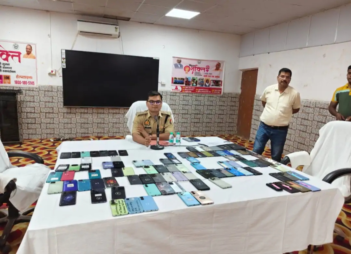 सोनभद्र में 151 खोए मोबाइल बरामदः CEIR पोर्टल की मदद से सोनभद्र पुलिस ने स्वामियों को लौटाए