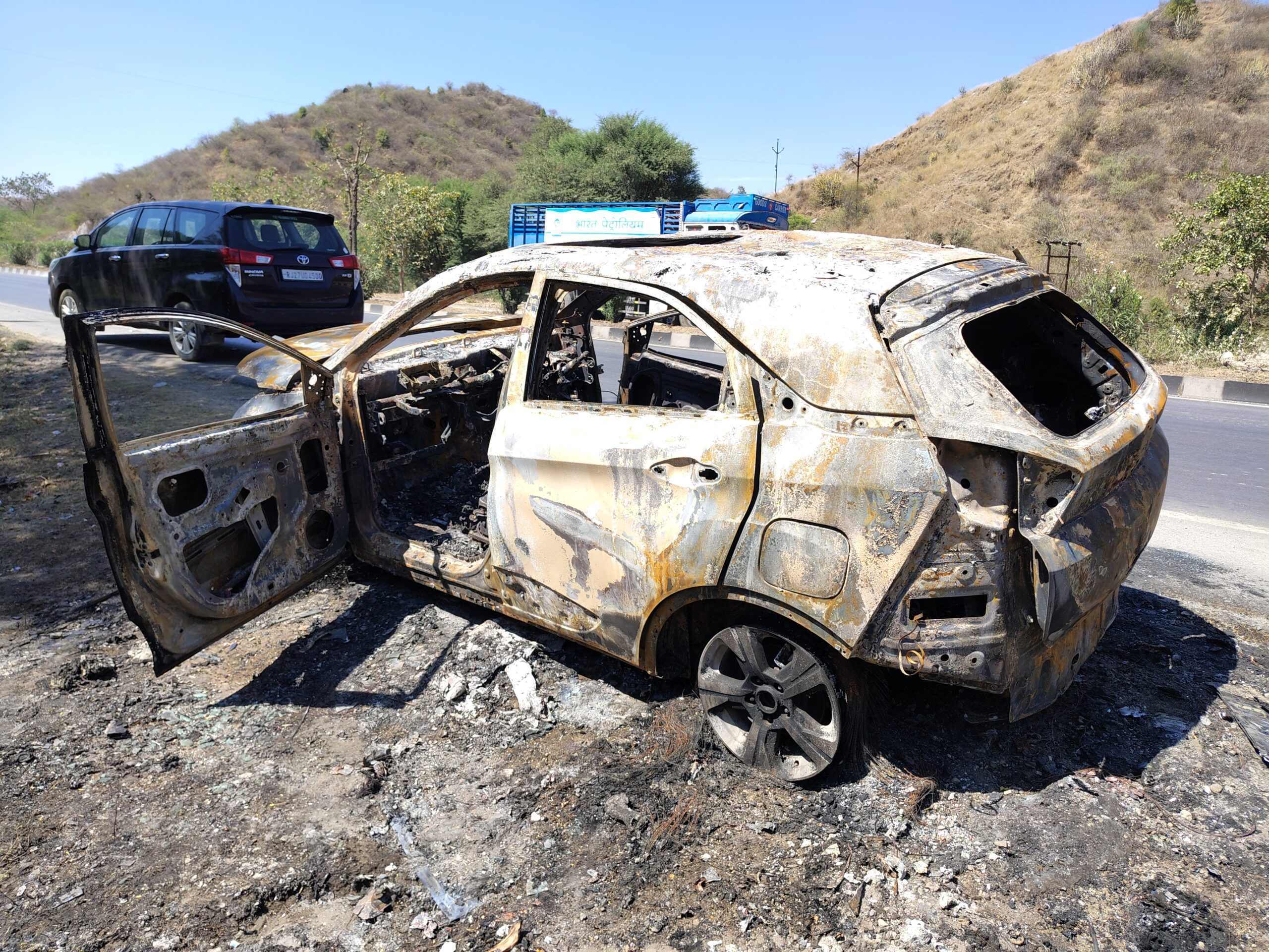 कार बनी आग का गोला