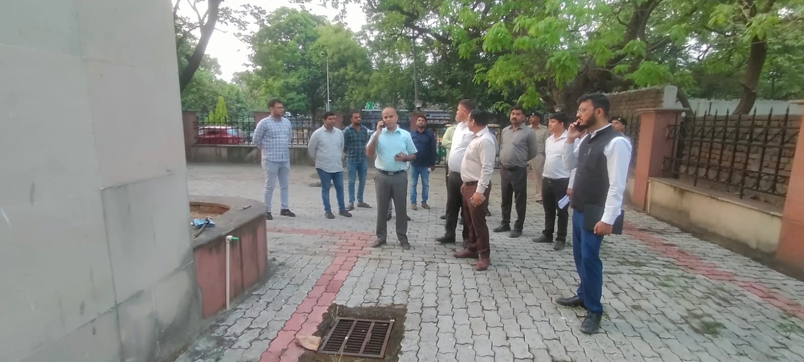 साकची में निर्माणाधीन लाइब्रेरी का उपायुक्त ने किया निरीक्षण, जल्द शुभारंभ के निर्देश; गुणवत्तापूर्ण सुविधाएं सुनिश्चित करने पर जोर