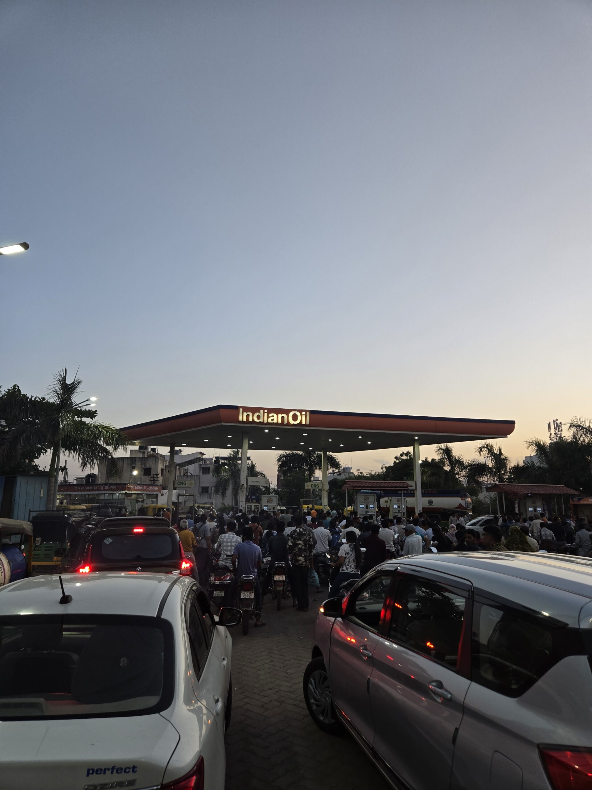 Petrol ki kami,sach ya zooth