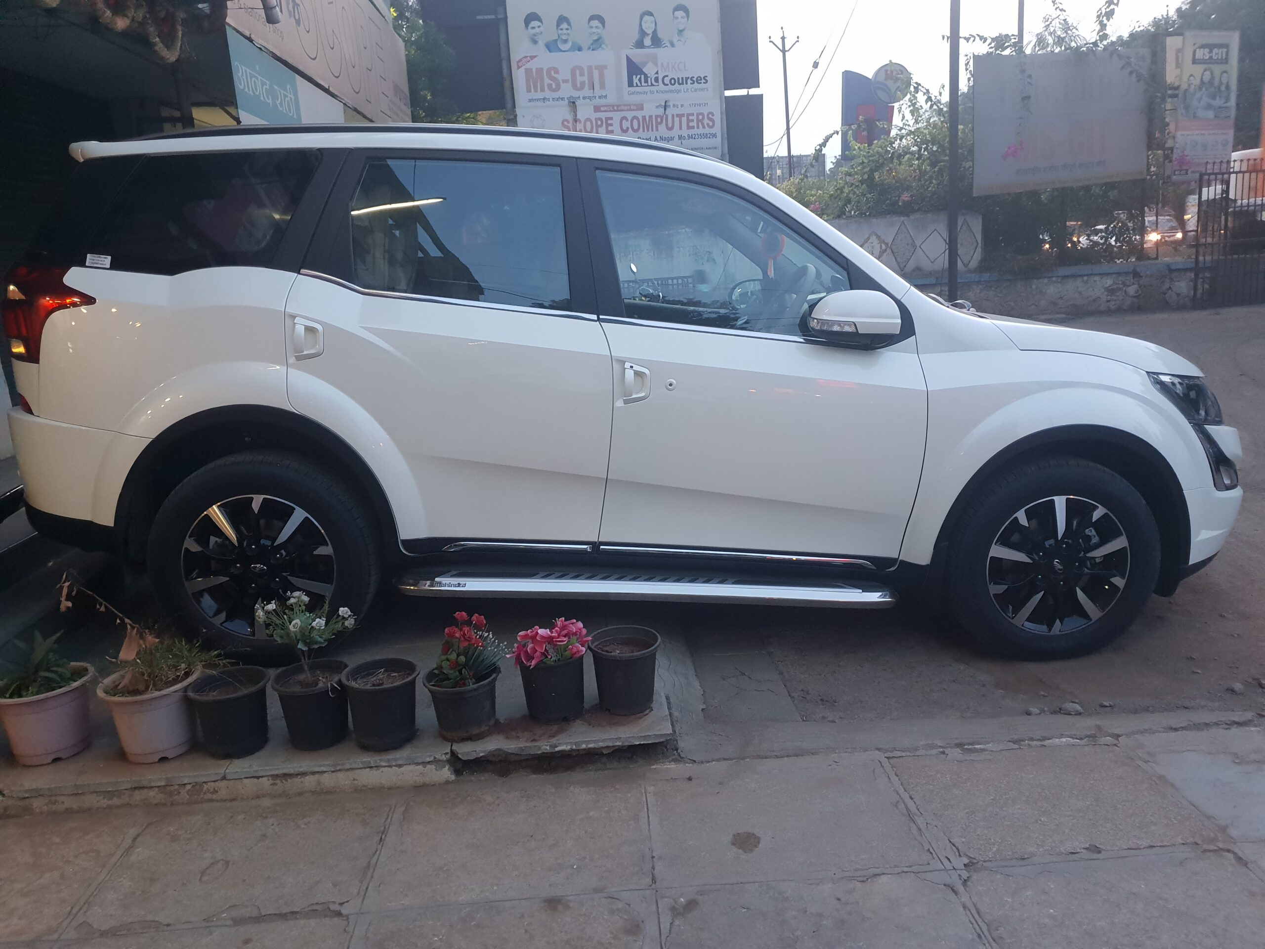 CCM मध्ये अवतरली टारझन कार वाचले 4 जीवांचे प्राण