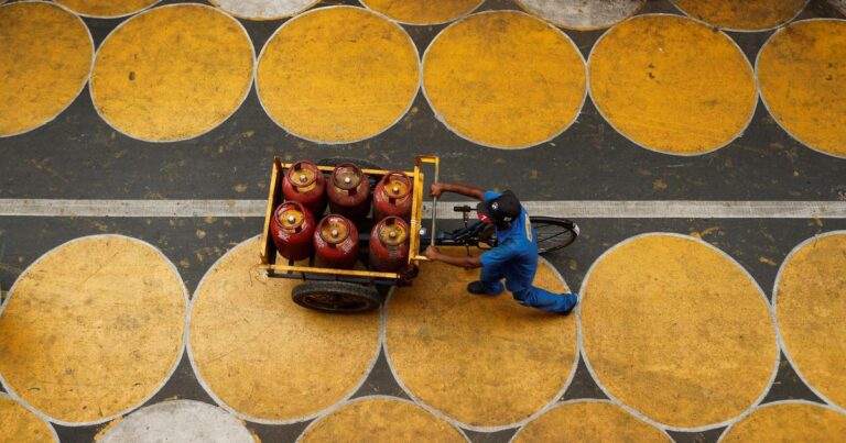 Centre Acknowledges LPG Supply Concerns, Assures No Distributor Facing Shortages