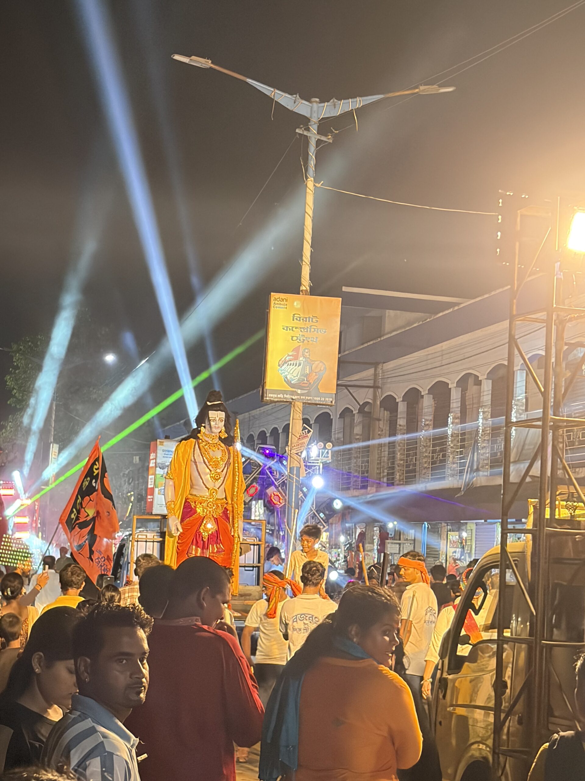 শিরোনাম: মেদিনীপুর শহরে রাম নবমীর আখড়া—উৎসবের আবহে জনসমাগম, উঠল ‘জয় শ্রী রাম’ ধ্বনি