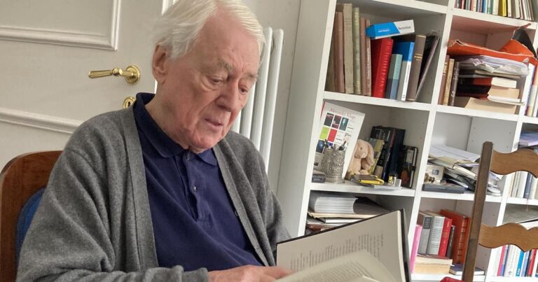 In Memory of Alexander Kluge: A Literary Luminary’s Impact on Storytelling