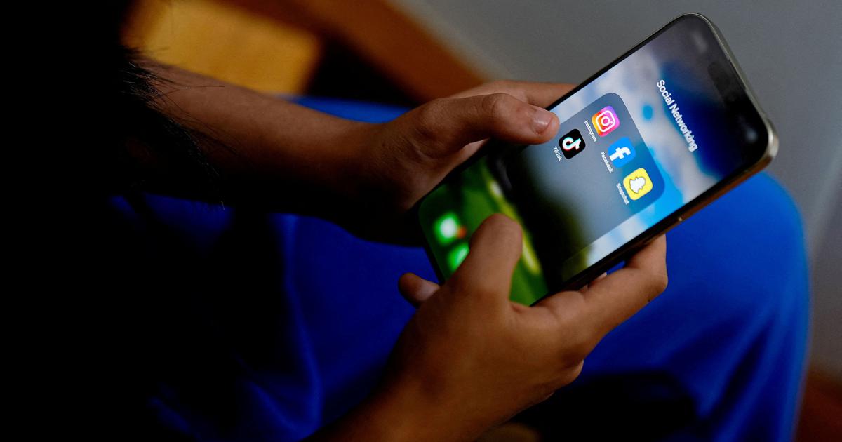 Karnataka Plans to Curb Mobile Phone Use Among Children Under 16