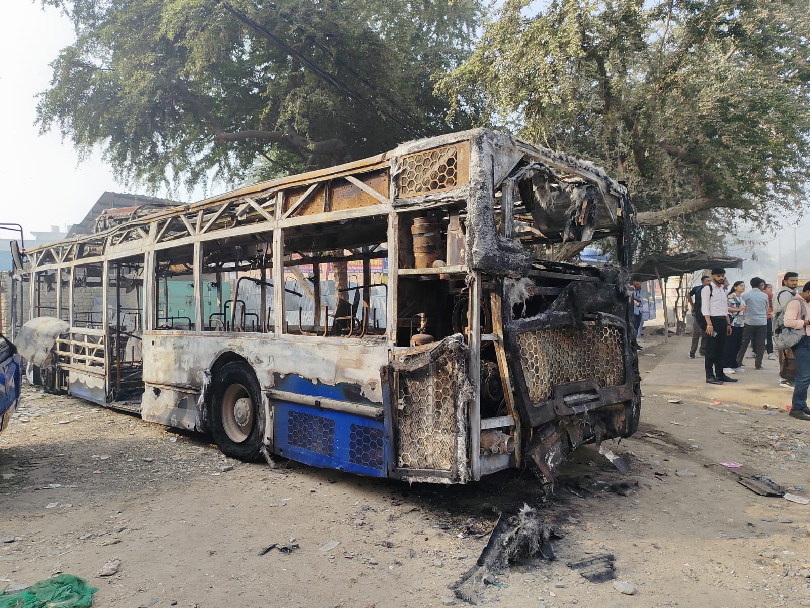 दिल्ली में ट्रांसपोर्टेशन नियमों में अंतर: ट्रक और कार पर स्पीड लिमिट, लेकिन DTC बसों पर क्यों नहीं?