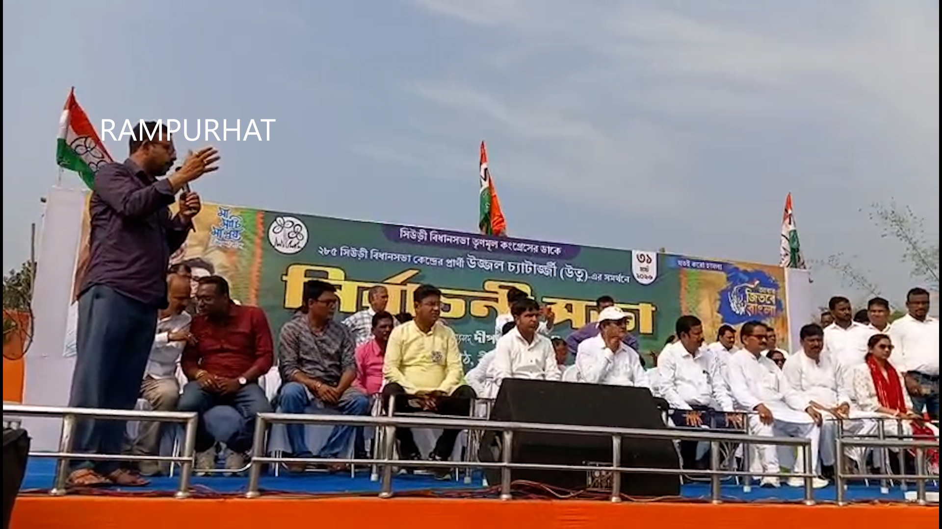 বীরভূমের গোয়ালিয়ার ফুটবল ময়দানে জনসভায় আসতে পারলেন না দেব হতাশ কর্মী সমর্থকেরা।